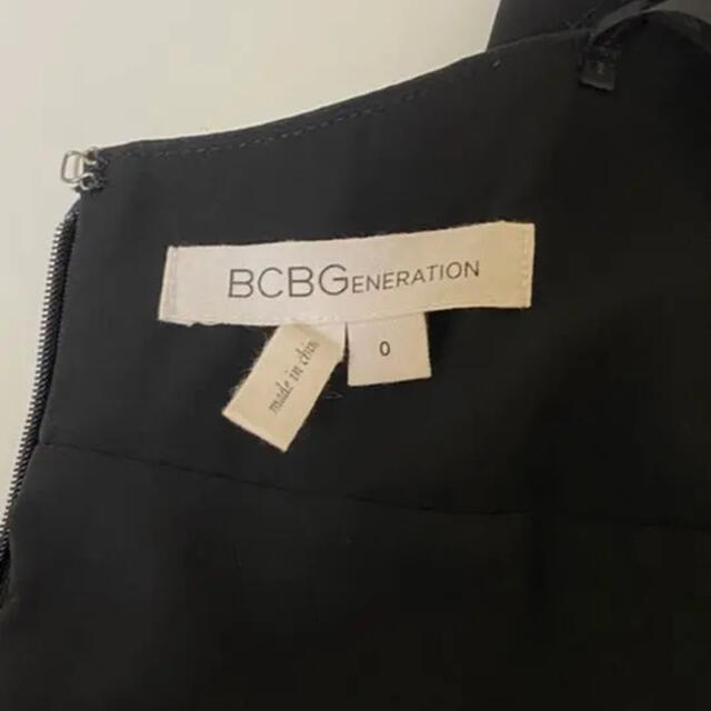 BCBGMAXAZRIA(ビーシービージーマックスアズリア)の値下げ！BGBC Generation ワンショルダーブラックワンピース レディースのワンピース(ひざ丈ワンピース)の商品写真