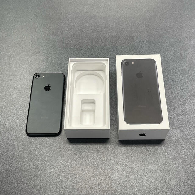 iPhone 7 Black 32 GB au 2