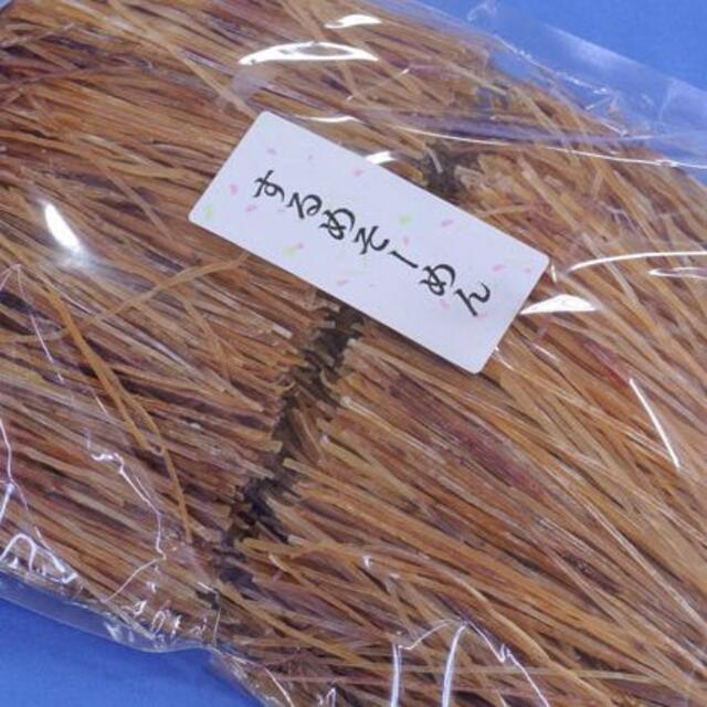 するめソーメン／送料込(どっさり１ｋｇ)おなじみのいかそーめん！ 食品/飲料/酒の食品(菓子/デザート)の商品写真