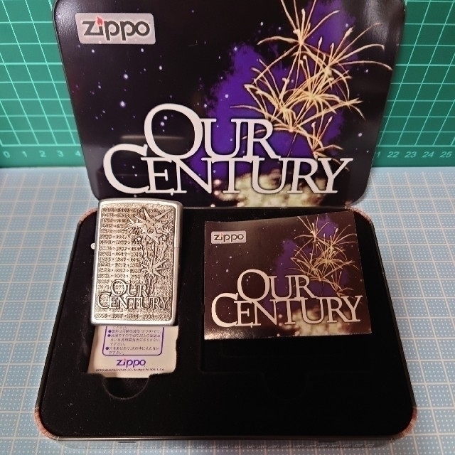 ZIPPO(ジッポー)の【新品】Zippo  OUR  CENTURY(オリジナル/オイルライター) メンズのファッション小物(タバコグッズ)の商品写真