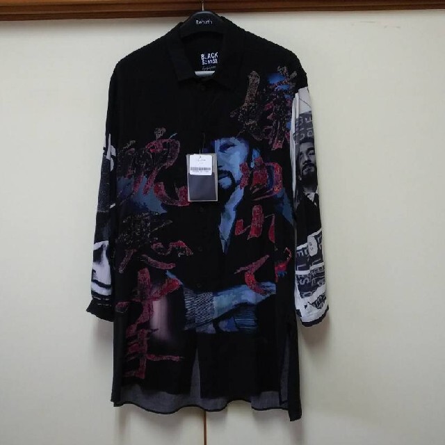 Yohji Yamamoto(ヨウジヤマモト)の【Asymmetric collar print blouse】 メンズのトップス(シャツ)の商品写真