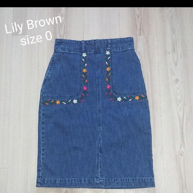 Lily Brown(リリーブラウン)の☆リリーブラウン 刺繍 ジーンズ スカート size 0☆ レディースのスカート(ひざ丈スカート)の商品写真