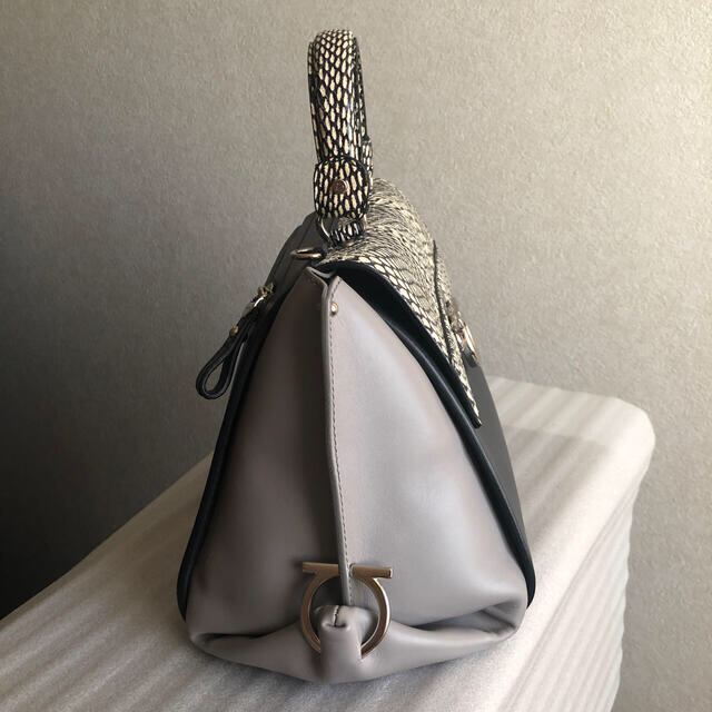Salvatore Ferragamo(サルヴァトーレフェラガモ)の美品✴︎フェラガモ バッグ　パイソンソフィア レディースのバッグ(ハンドバッグ)の商品写真