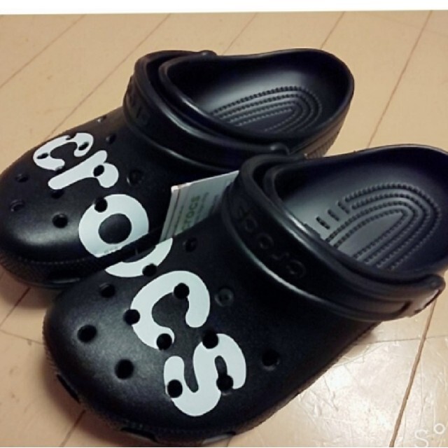 crocs(クロックス)のcrocs サンダル 22 黒 キッズ/ベビー/マタニティのキッズ靴/シューズ(15cm~)(サンダル)の商品写真