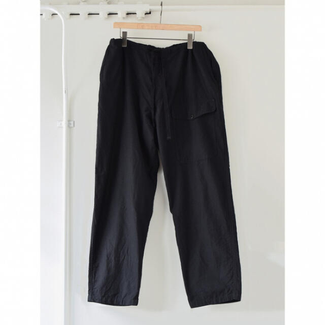 COMOLI(コモリ)のcomoli 20aw コットンサテン ドローストリングパンツ メンズのパンツ(その他)の商品写真