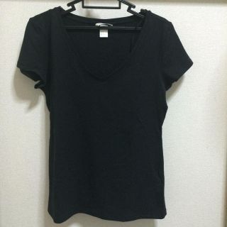 エイチアンドエム(H&M)のVネック 黒Tシャツ(Tシャツ(半袖/袖なし))