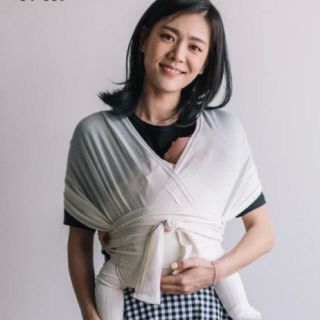 エルゴベビー(Ergobaby)のコニー　抱っこ紐　サマー　メッシュ　白　konny Mサイズ　付属品全てあり(抱っこひも/おんぶひも)