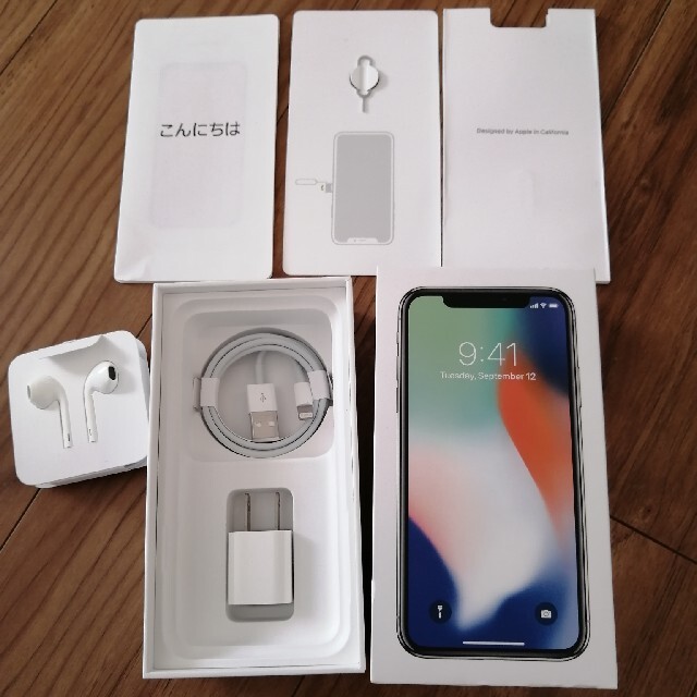 iPhone(アイフォーン)のiPhone x 256GB シルバー　美品　シムロック解除 スマホ/家電/カメラのスマートフォン/携帯電話(スマートフォン本体)の商品写真