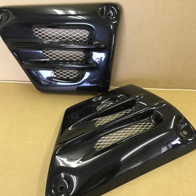 ★YAMAHA Vmax1200用 ★ サイドカバー左右(スリットタイプ)新品 ☆YAMAHA Vmax1200用 ☆ サイドカバー左右(スリットタイプ)新品