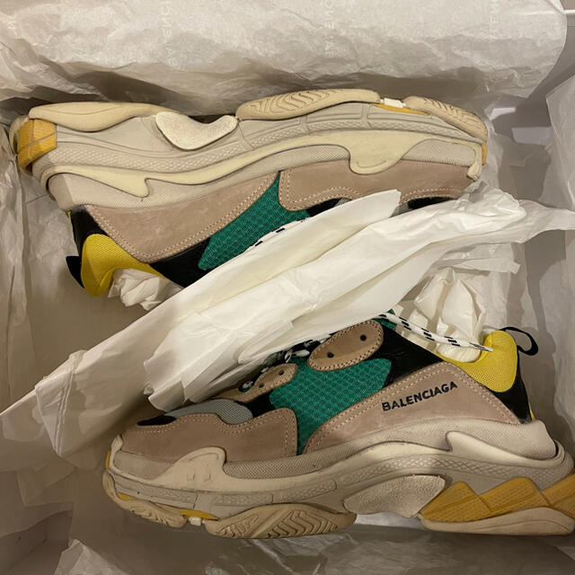 balenciagaBALENCIAGA triple s 44 イタリア製 カリー 黄緑