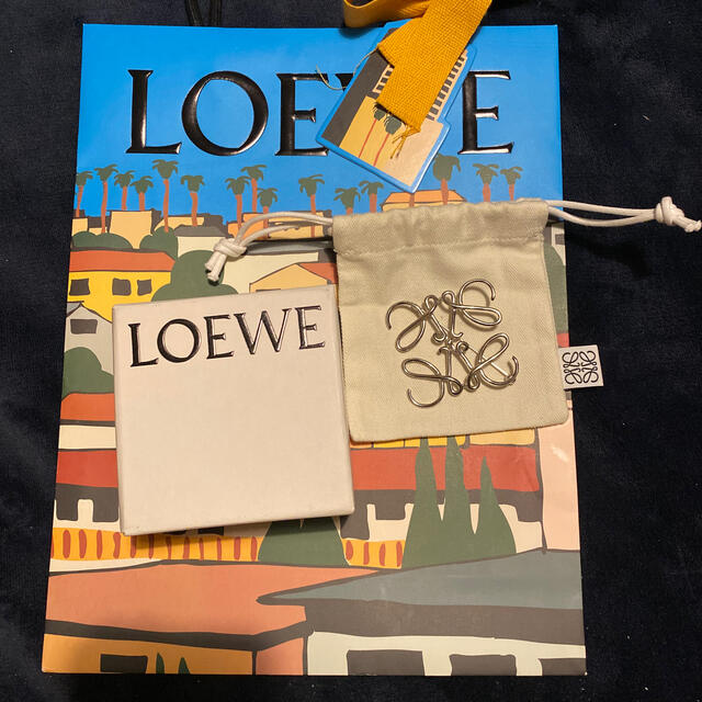 LOEWE(ロエベ)のロエベブローチ レディースのアクセサリー(ブローチ/コサージュ)の商品写真