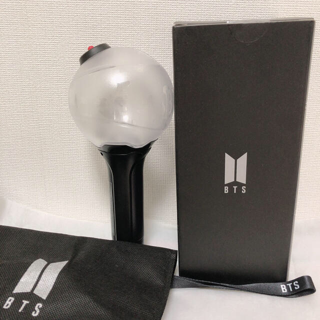 防弾少年団(BTS)(ボウダンショウネンダン)の【美品】BTS アミボム ver.3 ペンライト 箱あり ケースあり エンタメ/ホビーのタレントグッズ(アイドルグッズ)の商品写真