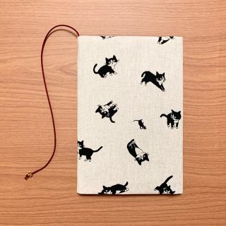 《 四六判》ブックカバー  ハンドメイド 白黒ねこ キナリ(ブックカバー)