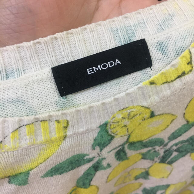 EMODA(エモダ)のEMODA レモン柄ニット レディースのトップス(ニット/セーター)の商品写真