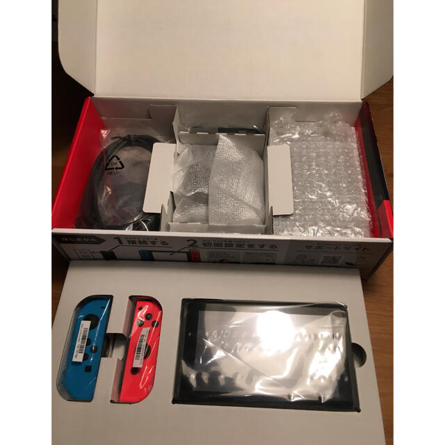 Nintendo Switch(ニンテンドースイッチ)の展示品　Nintendo Switch JOY-CON(L) ネオンブルー エンタメ/ホビーのゲームソフト/ゲーム機本体(家庭用ゲーム機本体)の商品写真