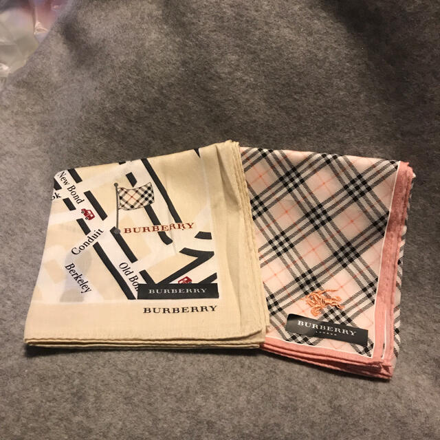 BURBERRY(バーバリー)のバーバリー　ハンカチ　２枚セット　未使用 レディースのファッション小物(ハンカチ)の商品写真