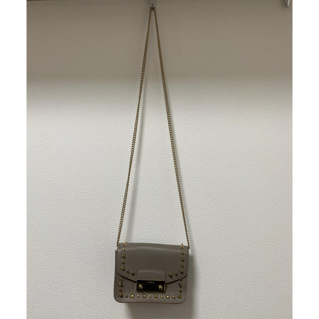 Furla(フルラ)のFURLA メトロポリス　スタッズ　バッグ　グレー レディースのバッグ(ショルダーバッグ)の商品写真