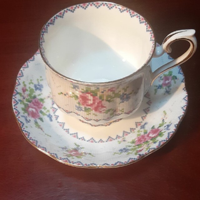 ROYAL ALBERT(ロイヤルアルバート)のカップ＆ソーサー インテリア/住まい/日用品のキッチン/食器(食器)の商品写真