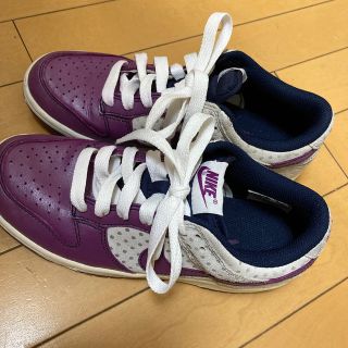 ナイキ(NIKE)のNIKE ナイキ スニーカー　23.5 紫色　グレー　シルバードット(スニーカー)