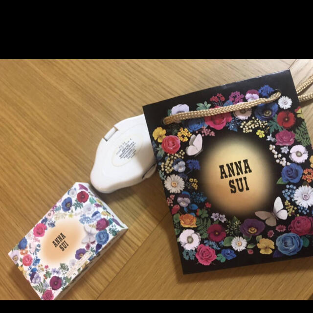 ANNA SUI(アナスイ)のアナスイ 限定パレット アイシャドウ 薔薇 コンパクト ショッパー コスメ/美容のベースメイク/化粧品(アイシャドウ)の商品写真