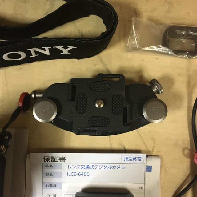 SONY(ソニー)のSony a6400 本体　マイク　充電器 スマホ/家電/カメラのカメラ(ミラーレス一眼)の商品写真