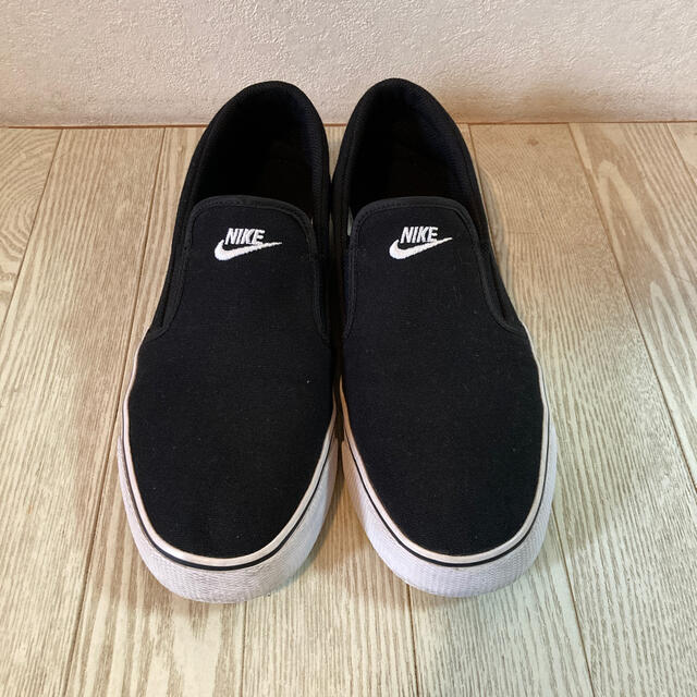 NIKE(ナイキ)のwmns Toki slip on 26.5cm メンズの靴/シューズ(スニーカー)の商品写真