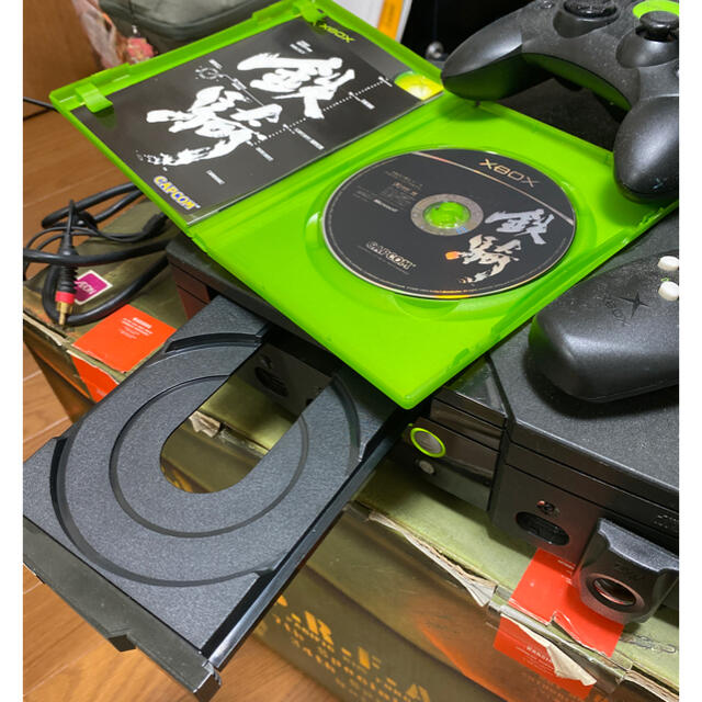 Xbox(エックスボックス)の初代xbox本体 エンタメ/ホビーのゲームソフト/ゲーム機本体(家庭用ゲーム機本体)の商品写真