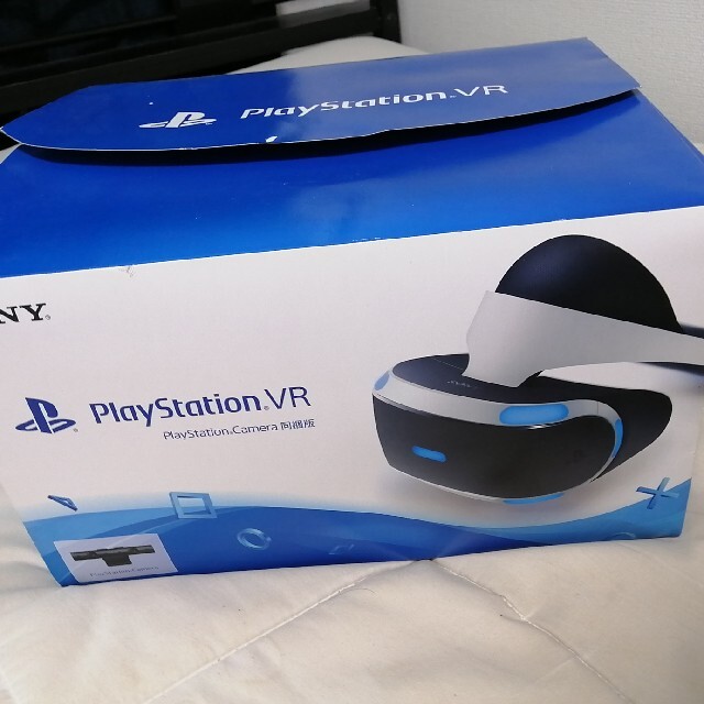 PlayStation VR(プレイステーションヴィーアール)のPSVRカメラ同梱版（CUHJ-16001） エンタメ/ホビーのゲームソフト/ゲーム機本体(家庭用ゲーム機本体)の商品写真