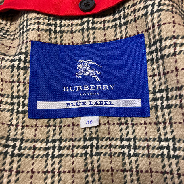 BURBERRY BLUE LABEL(バーバリーブルーレーベル)のバーバリーブルーレーベル　赤　トレンチコート レディースのジャケット/アウター(トレンチコート)の商品写真
