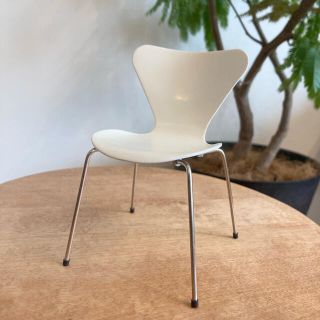 アルネヤコブセン(Arne Jacobsen)の専用　　1:6DESIGN社　アルネ・ヤコブセン　セブンチェア　ミニチュア(置物)