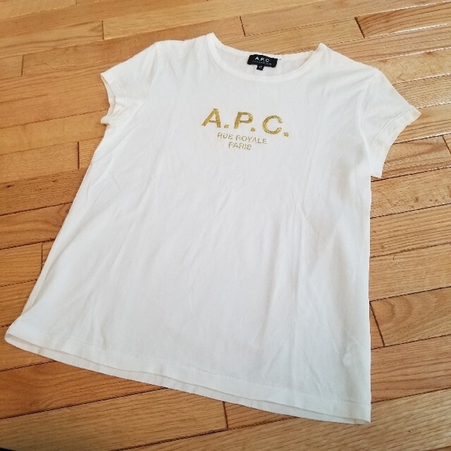 A.P.C(アーペーセー)のA.P.C　ゴールド刺繍ロゴ レディースのトップス(Tシャツ(半袖/袖なし))の商品写真