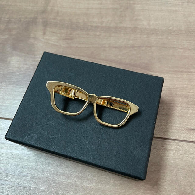 BEAMS(ビームス)の【美品】BEAMS RIGHTS ネクタイピン ゴールド メガネ 眼鏡 メンズのファッション小物(ネクタイピン)の商品写真