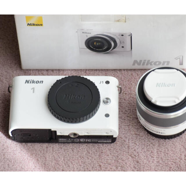 Nikon(ニコン)のNikon NIKON 1 J1 WHITE 動作確認済 スマホ/家電/カメラのカメラ(ミラーレス一眼)の商品写真