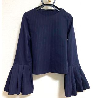 ザラ(ZARA)の【さかな様専用】ZARAザラ　袖フリル　トップスネイビー(カットソー(長袖/七分))