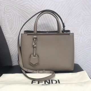 フェンディ(FENDI)の★フェンディ★プチトゥージュール★2WAYバッグ★ハンド★ショルダー★グレージュ(ショルダーバッグ)