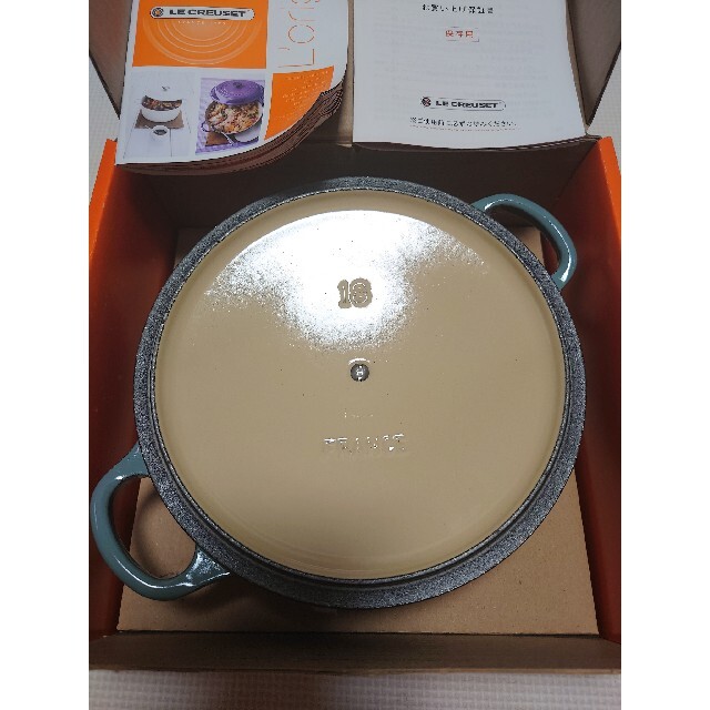 LE CREUSET(ルクルーゼ)の新品未使用☆ルクルーゼ　ココットロンド18　限定カラー　オーシャン インテリア/住まい/日用品のキッチン/食器(鍋/フライパン)の商品写真