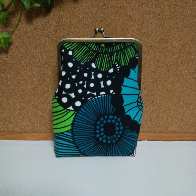 marimekko(マリメッコ)のマリメッコ　がま口縦長ポーチ(緑) ハンドメイドのファッション小物(ポーチ)の商品写真