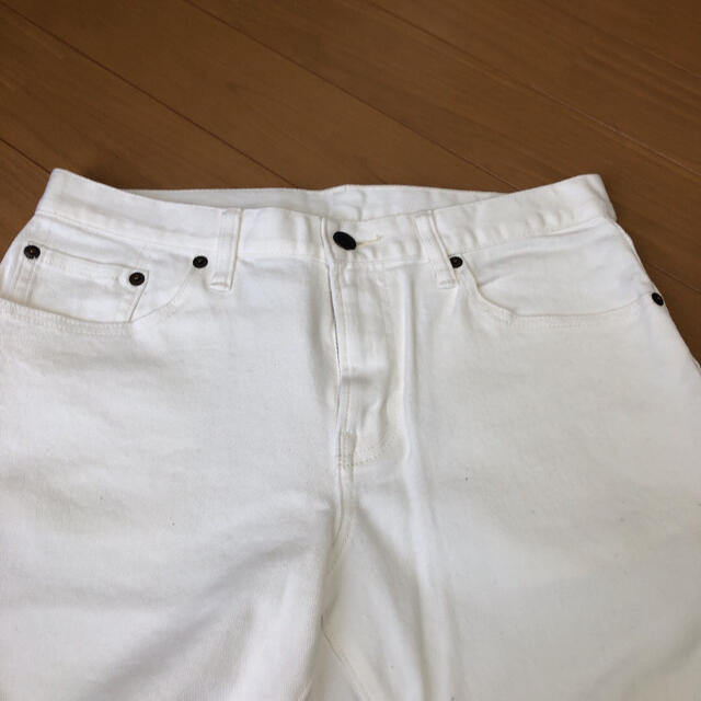 GU(ジーユー)のGU スキニーパンツ ホワイト 未使用 メンズのパンツ(デニム/ジーンズ)の商品写真