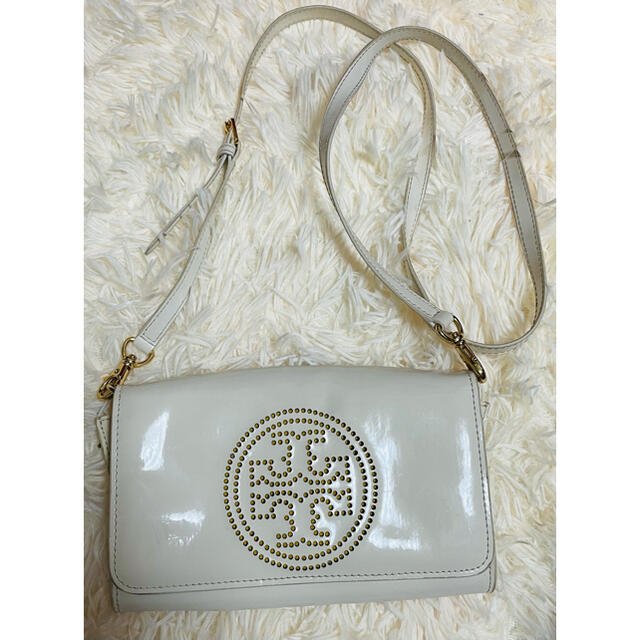 Tory Burch(トリーバーチ)の【トリーバーチ】白エナメル　ポシェット　ミニショルダーバッグ レディースのバッグ(ショルダーバッグ)の商品写真