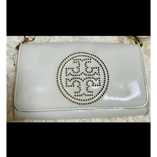 Tory Burch(トリーバーチ)の【トリーバーチ】白エナメル　ポシェット　ミニショルダーバッグ レディースのバッグ(ショルダーバッグ)の商品写真