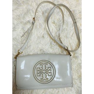 トリーバーチ(Tory Burch)の【トリーバーチ】白エナメル　ポシェット　ミニショルダーバッグ(ショルダーバッグ)