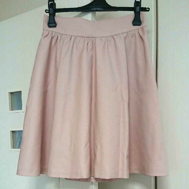 LAISSE PASSE(レッセパッセ)のレッセパッセ ハイウエストプリーツスカート ピンク リボン 春夏 レディースのスカート(ひざ丈スカート)の商品写真
