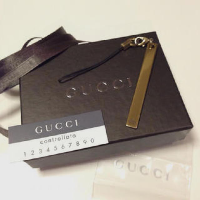 Gucci(グッチ)の最終値下げ★GUCCIストラップ★ スマホ/家電/カメラのスマホアクセサリー(ストラップ/イヤホンジャック)の商品写真