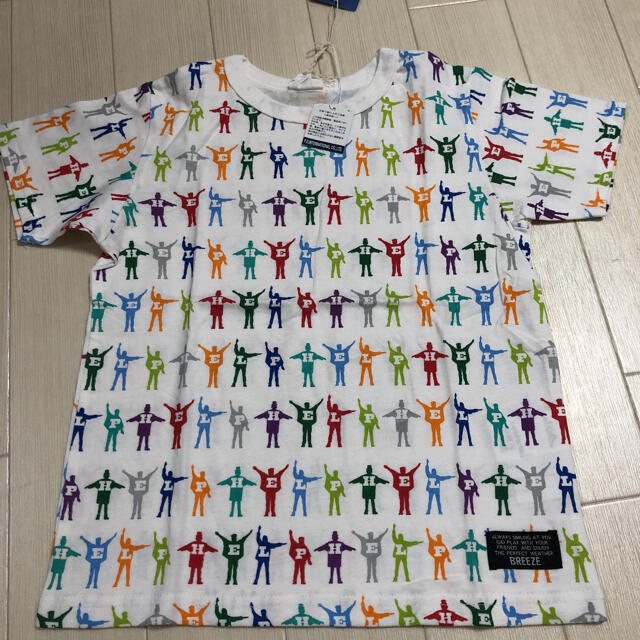 BREEZE(ブリーズ)のブリーズ　カラフル　ビートルズ　Tシャツ　新品　130 キッズ/ベビー/マタニティのキッズ服男の子用(90cm~)(Tシャツ/カットソー)の商品写真