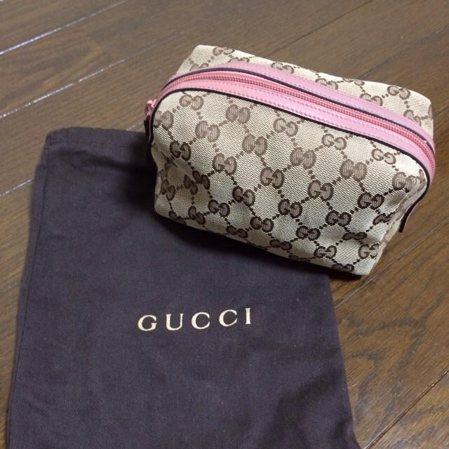 Gucci(グッチ)のグッチポーチ レディースのファッション小物(ポーチ)の商品写真