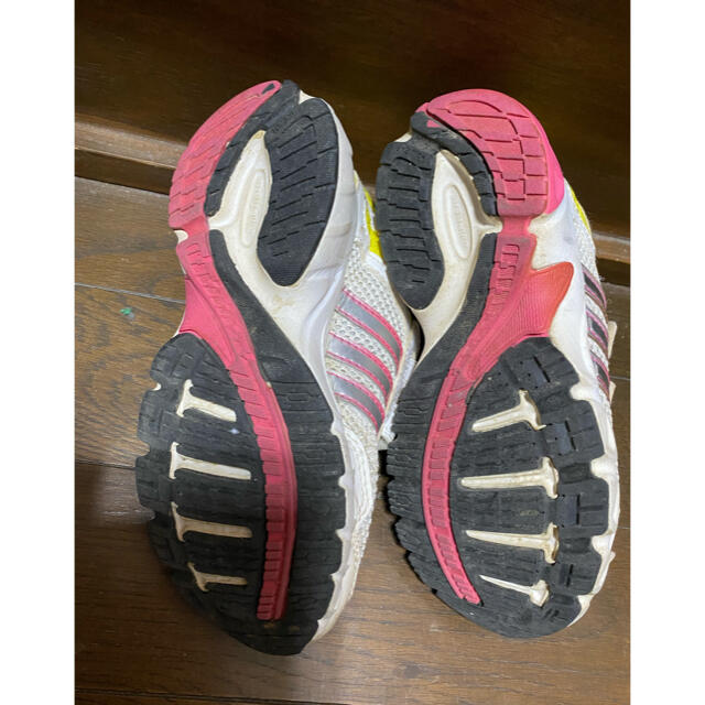 adidas(アディダス)のadidas　スニーカー👟 キッズ/ベビー/マタニティのキッズ靴/シューズ(15cm~)(スニーカー)の商品写真