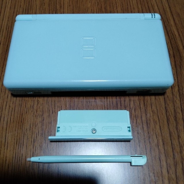 ニンテンドーDS(ニンテンドーDS)のDS lite アイスブルー エンタメ/ホビーのゲームソフト/ゲーム機本体(携帯用ゲーム機本体)の商品写真