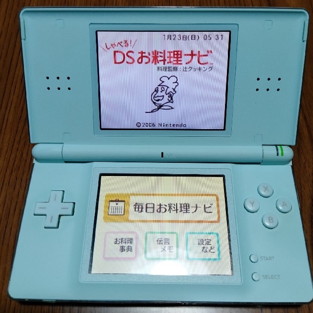 ニンテンドーDS(ニンテンドーDS)のDS lite アイスブルー エンタメ/ホビーのゲームソフト/ゲーム機本体(携帯用ゲーム機本体)の商品写真