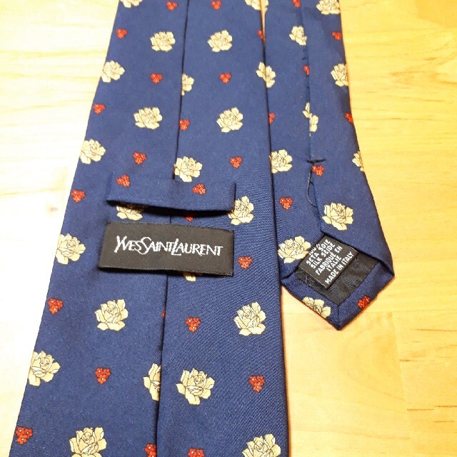 Saint Laurent(サンローラン)の美品 イヴサンローラン シルク ブランド ネクタイ 花柄 フラワー 総柄 メンズのファッション小物(ネクタイ)の商品写真
