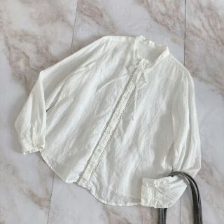 ネストローブ(nest Robe)の美品 ネストローブ nest Robe リネンレースシャツ リボン 白 ホワイト(シャツ/ブラウス(長袖/七分))